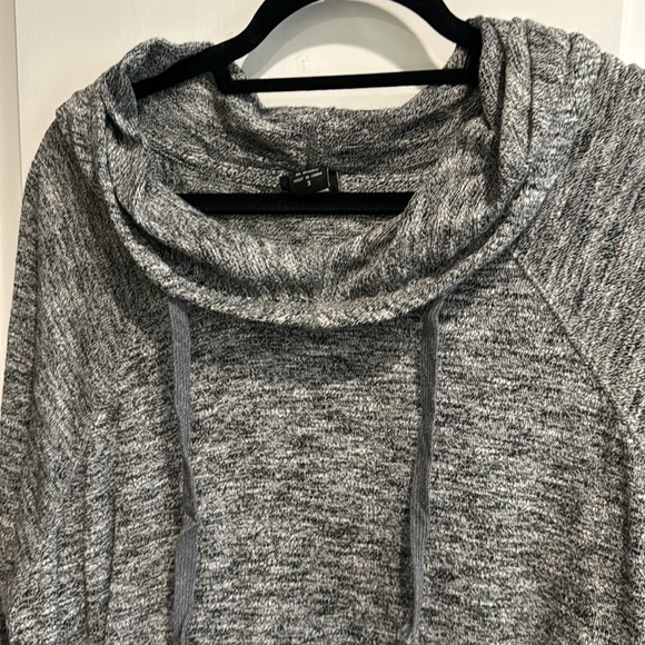 Torrid 3X lightweight, hooded sweatshirt, drawstring, neckline front pocket - Picture 2 of 8